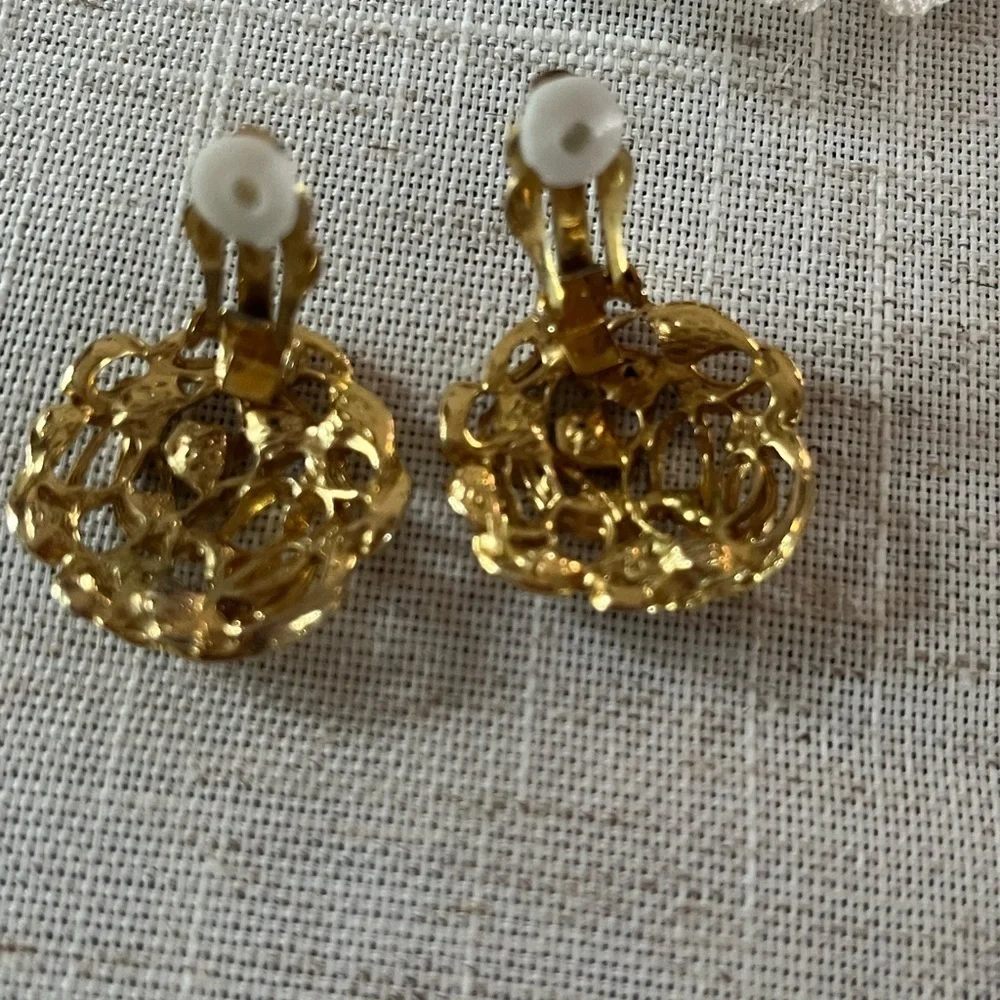 Vintage Gold tone rhinestone round Clip on Earrings …
